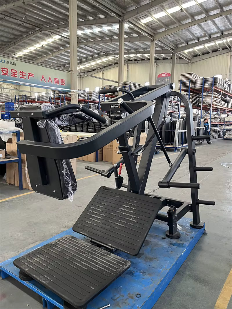 MND SP42 Plate Loaded Pendulum Squat Machine