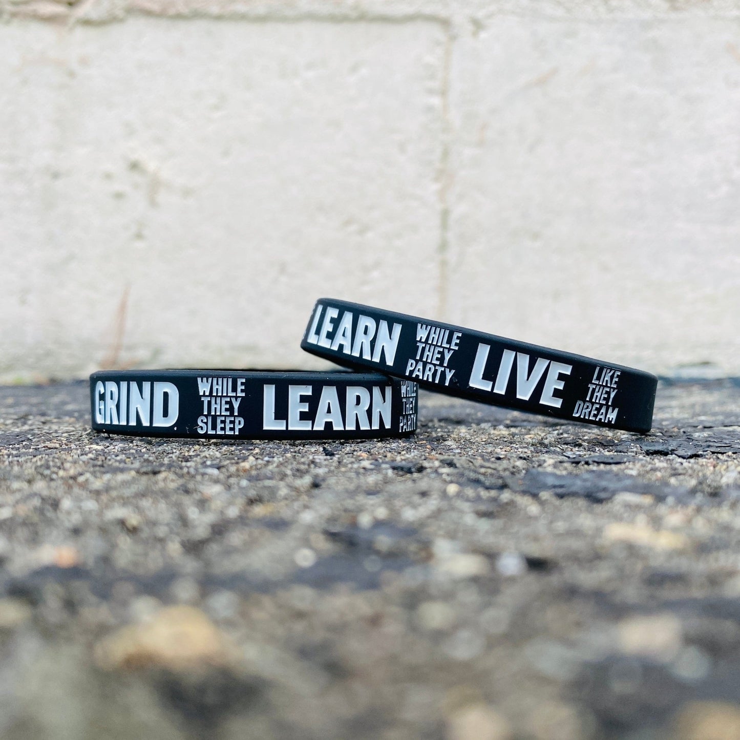 GRIND LEARN LIVE Wristband - Grit Grind Strength