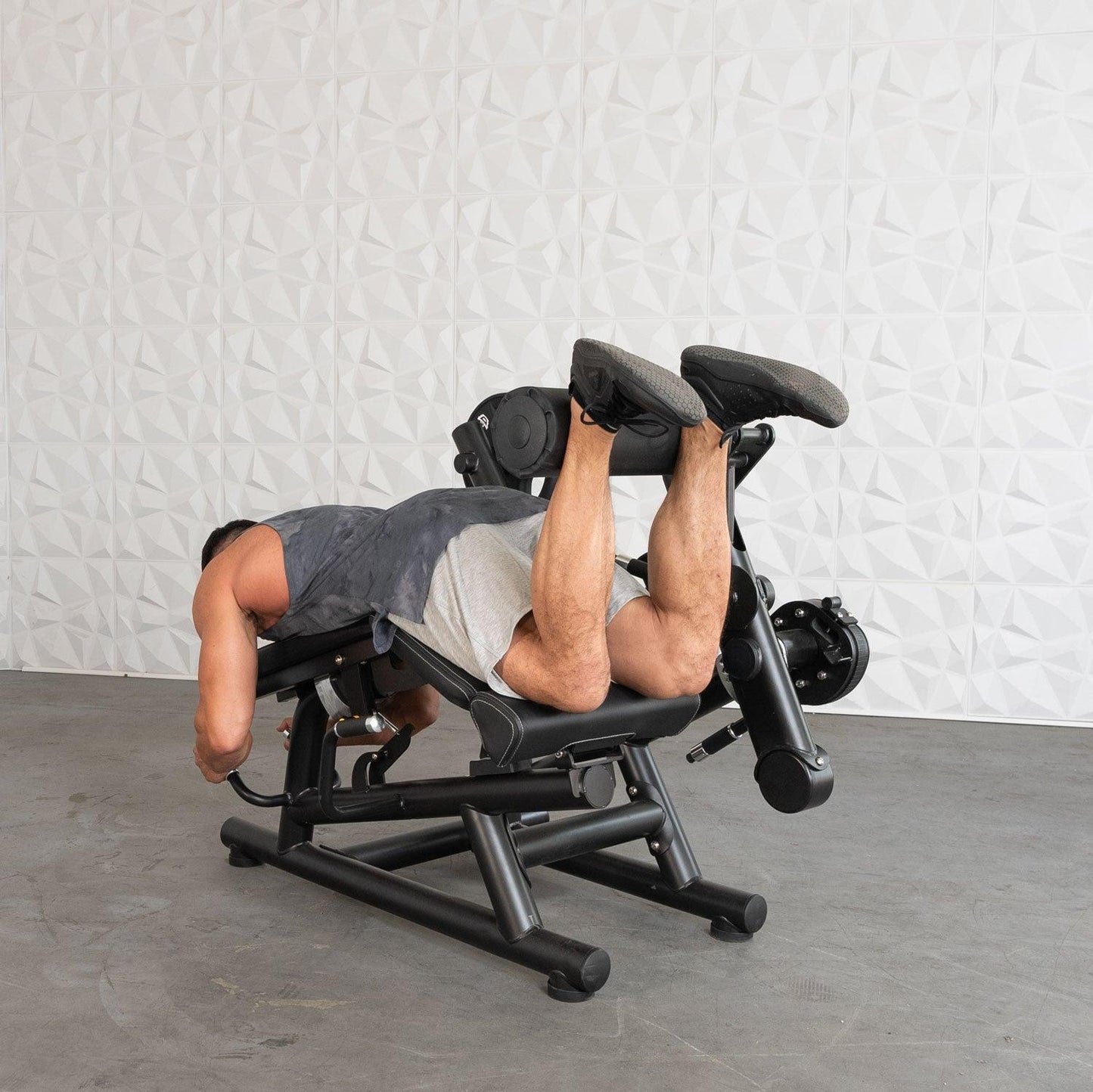 Pro Strength Leg Extension / Prone Leg Curl Combo - Muscle D Fitness - Plate Loaded Quad & Hamstring Machine - Grit Grind Strength