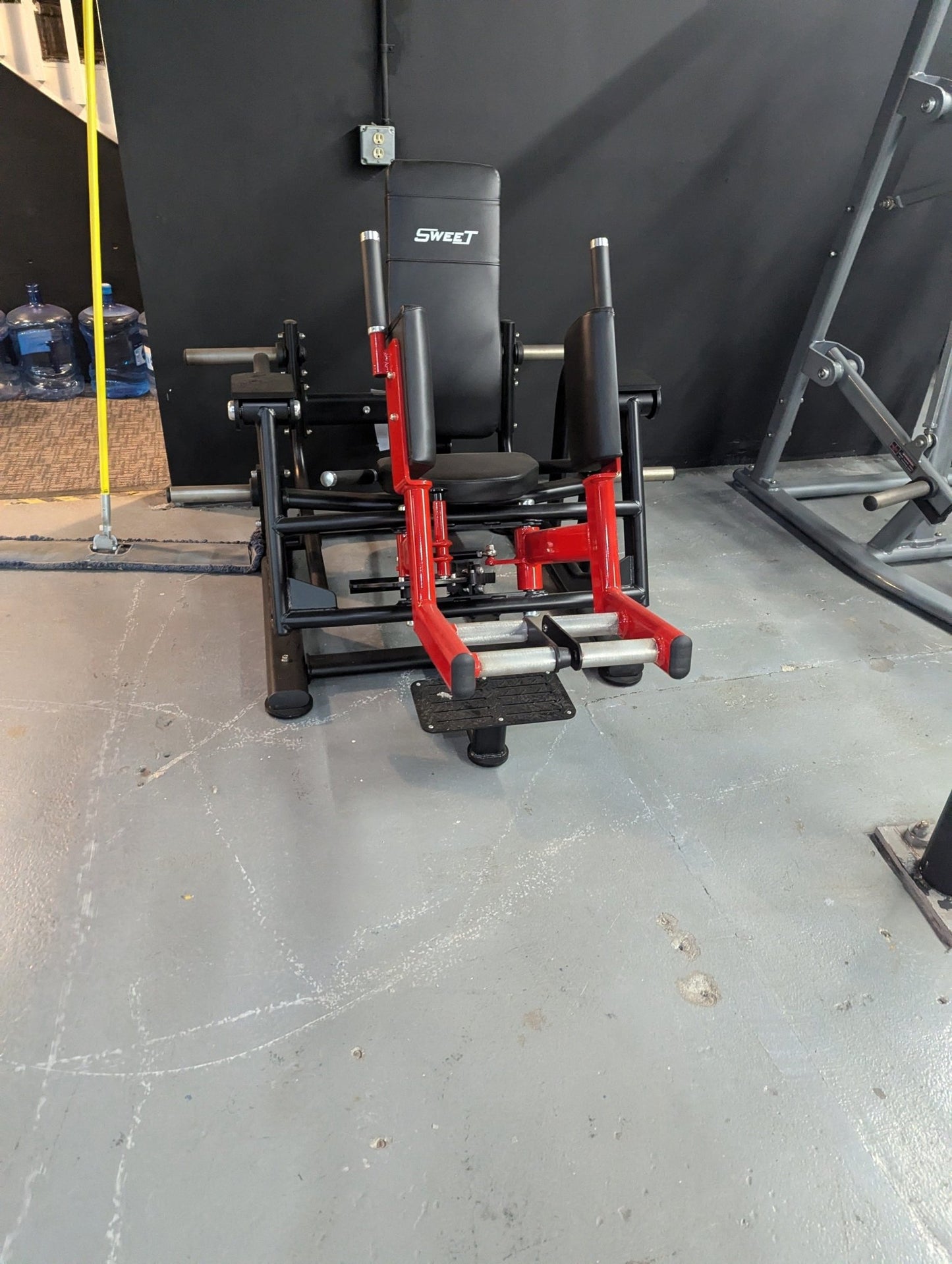 Sweet Glute / Outer Thigh - Black & Red / Silver - Grit Grind Strength