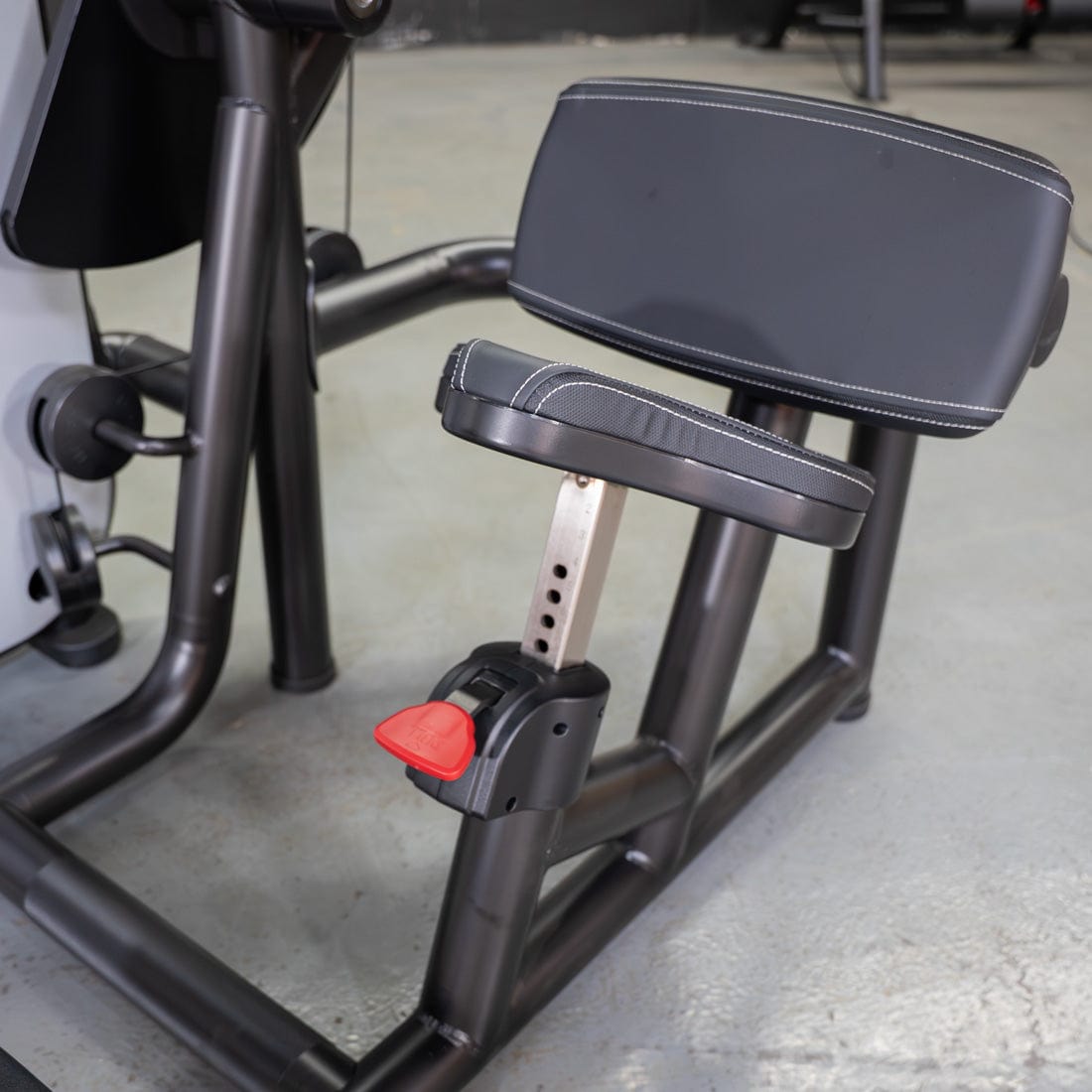 Vogue Ab Crunch - Muscle D Fitness - Adjustable Seat - Abdominal Workout - Selectorized Weight - Grit Grind Strength