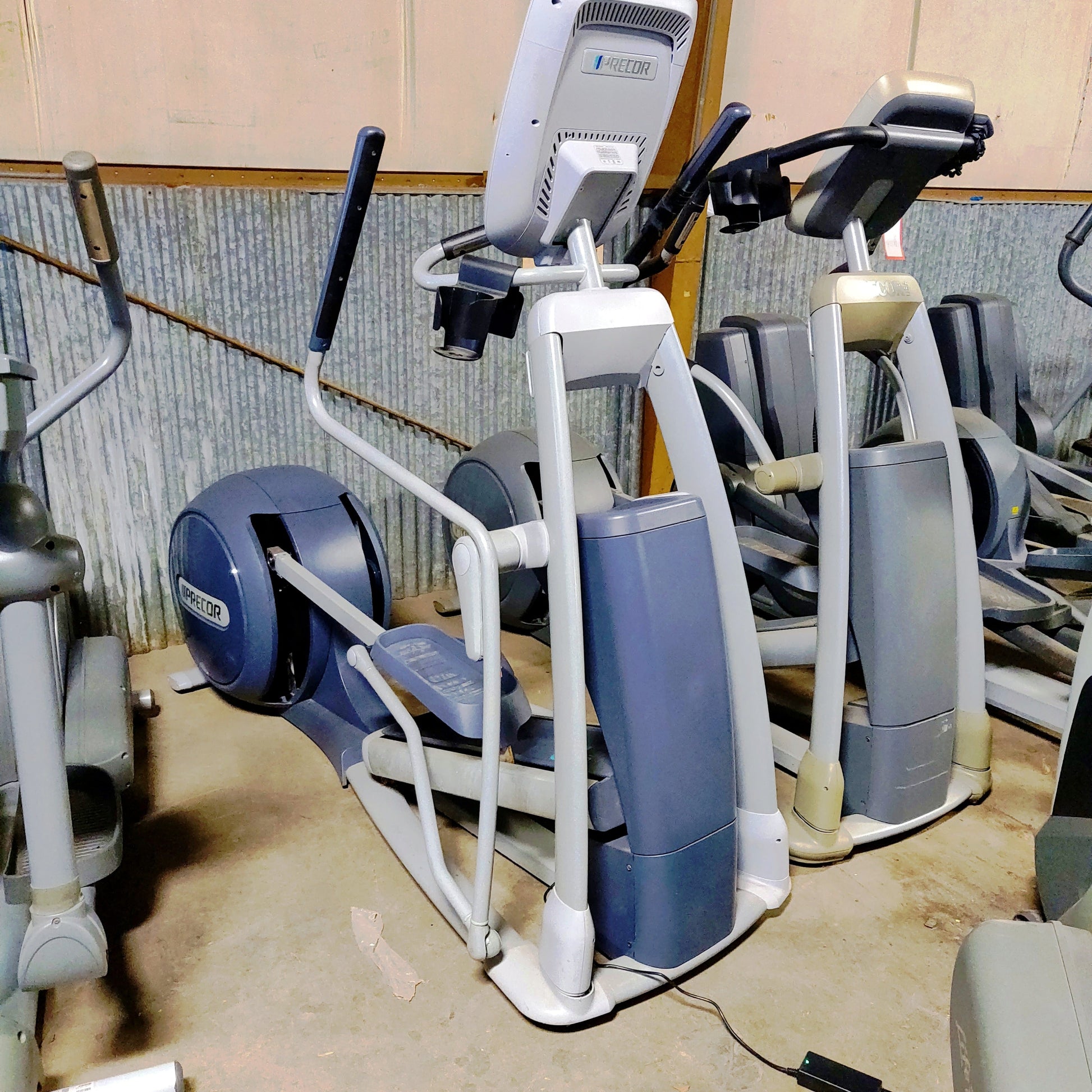 Precor EFX 885 Elliptical Crosstrainer w/ p80 Console - Grit Grind Strength