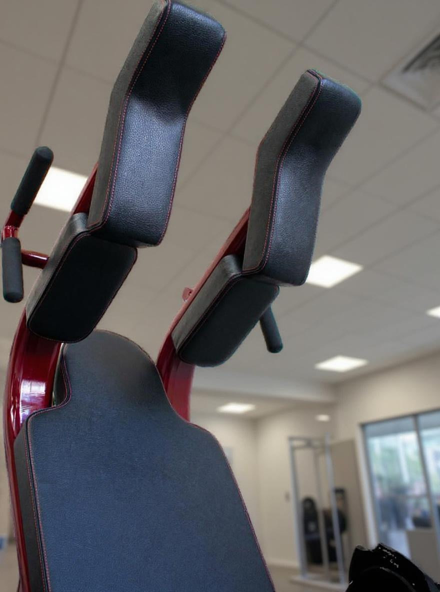 Pro Strength Hack / Front Squat - Muscle D Fitness - Plate Loaded V-Squat