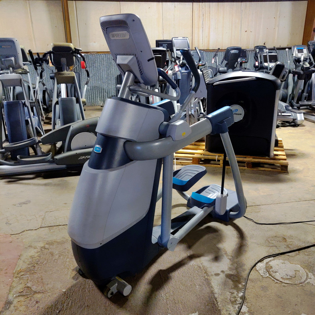Precor AMT 885 with P80 Console Interactive Display - Grit Grind Strength
