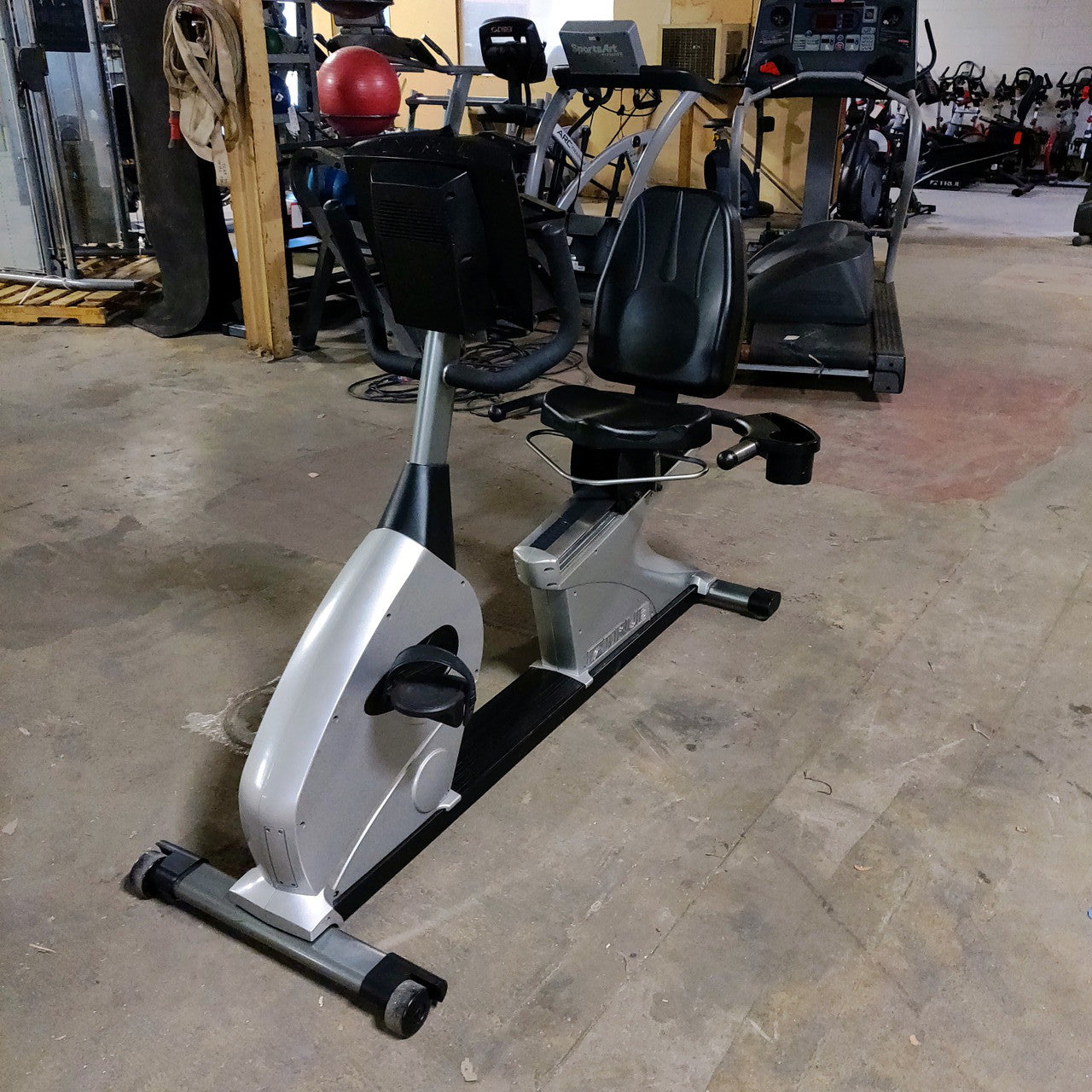 TRUE Recumbent Bike CS 8.0 - Grit Grind Strength