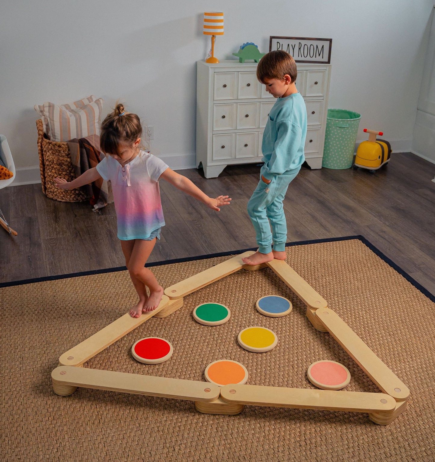 Avenlur.com Indoor Majesty - Balance Beam Stepping Stones