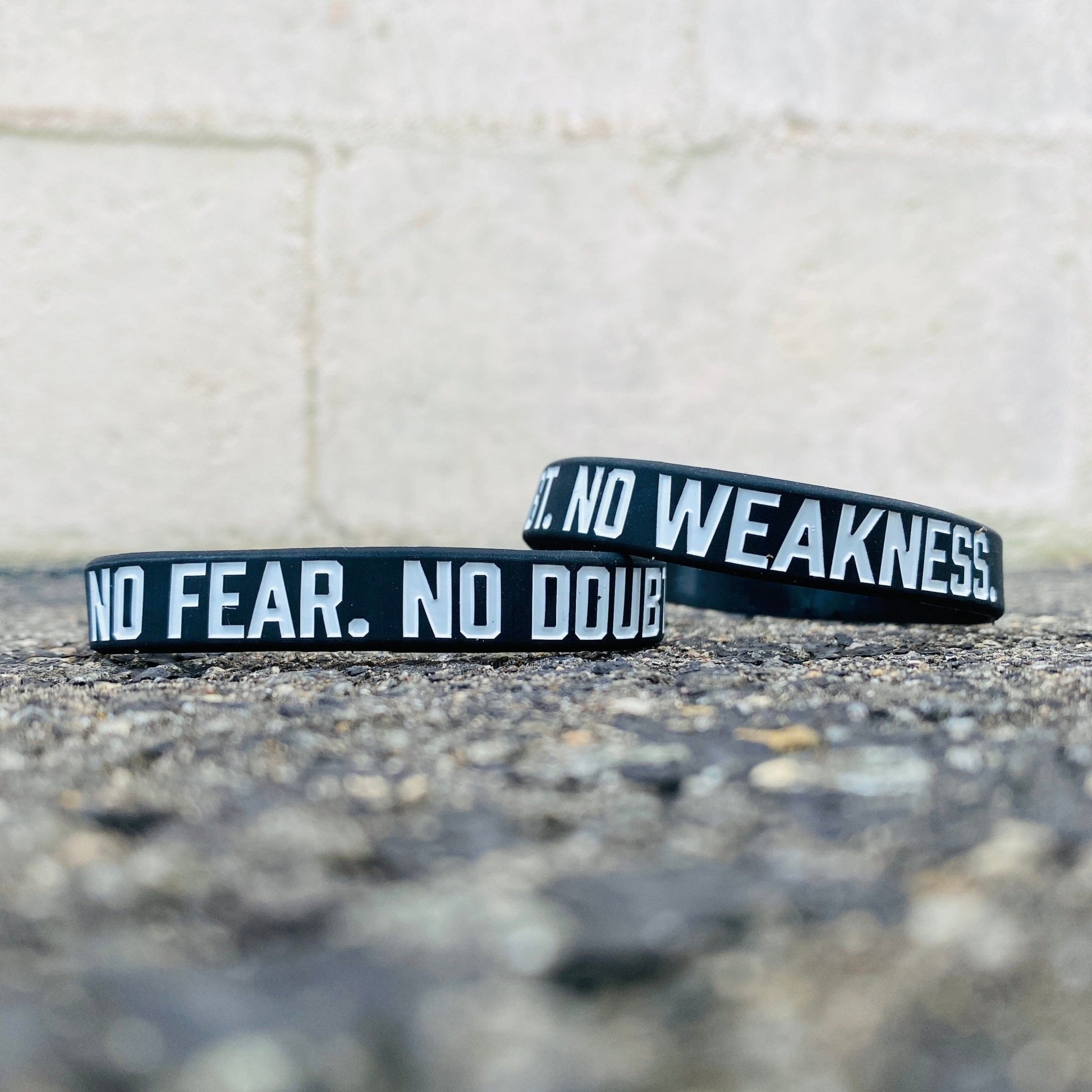 NO FEAR. NO DOUBT. NO WEAKNESS. Wristband - Grit Grind Strength