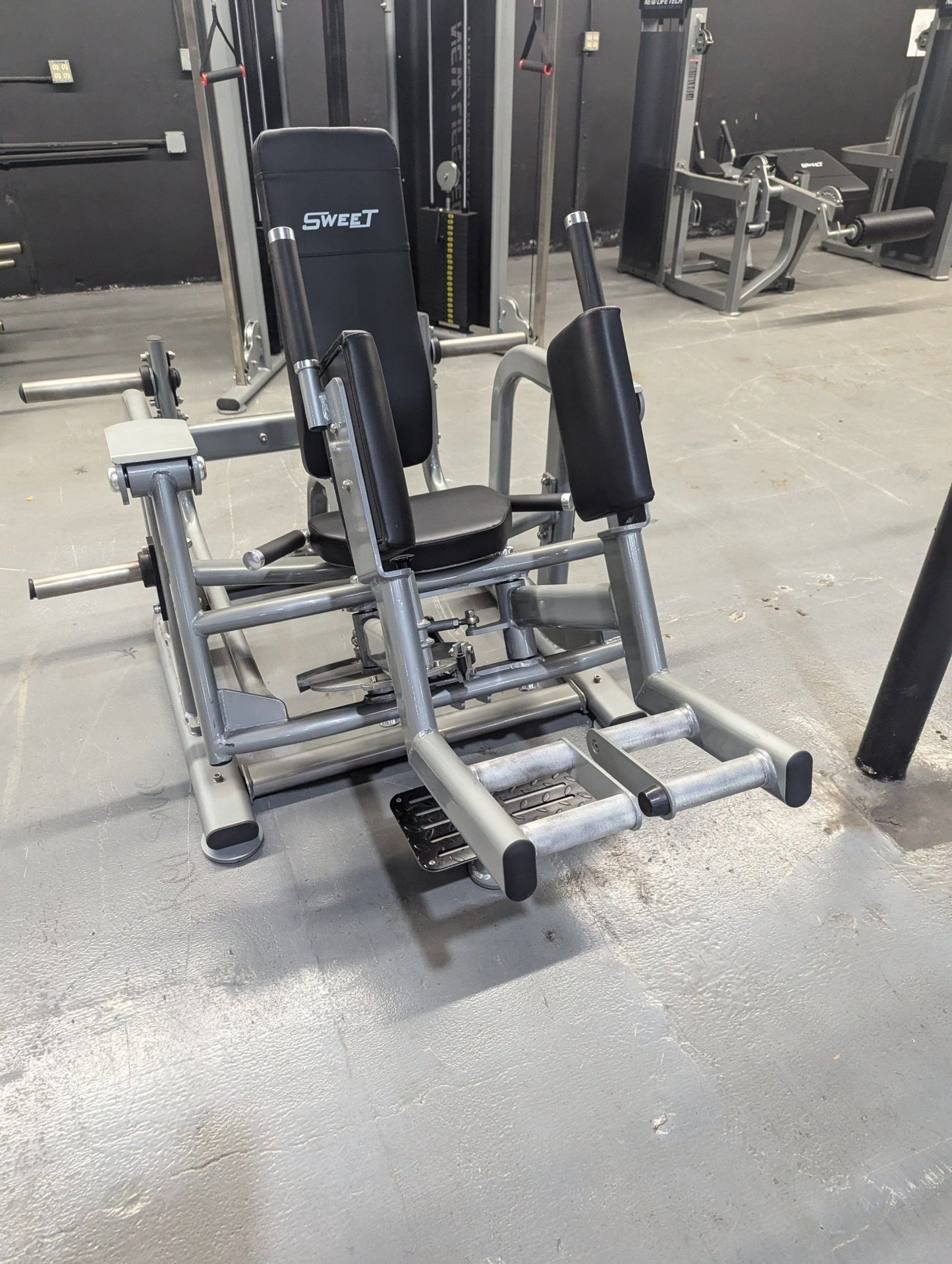 Sweet Glute / Outer Thigh - Black & Red / Silver - Grit Grind Strength