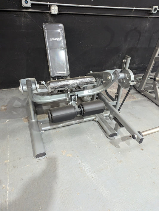 Sweet Leg Extension - Silver/Black - Grit Grind Strength