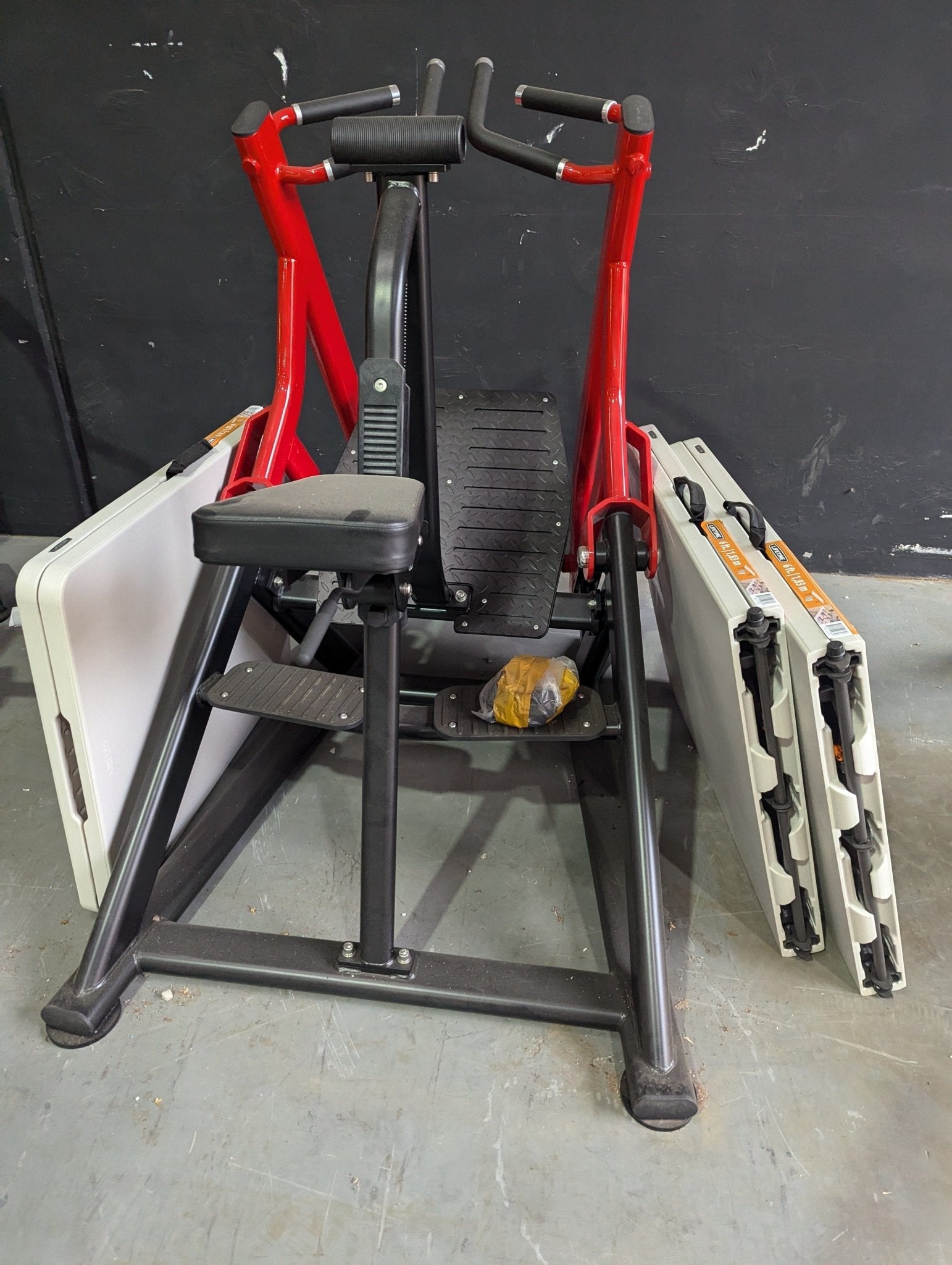 Sweet Seated Row - Black & Red - Black / Silver - Grit Grind Strength