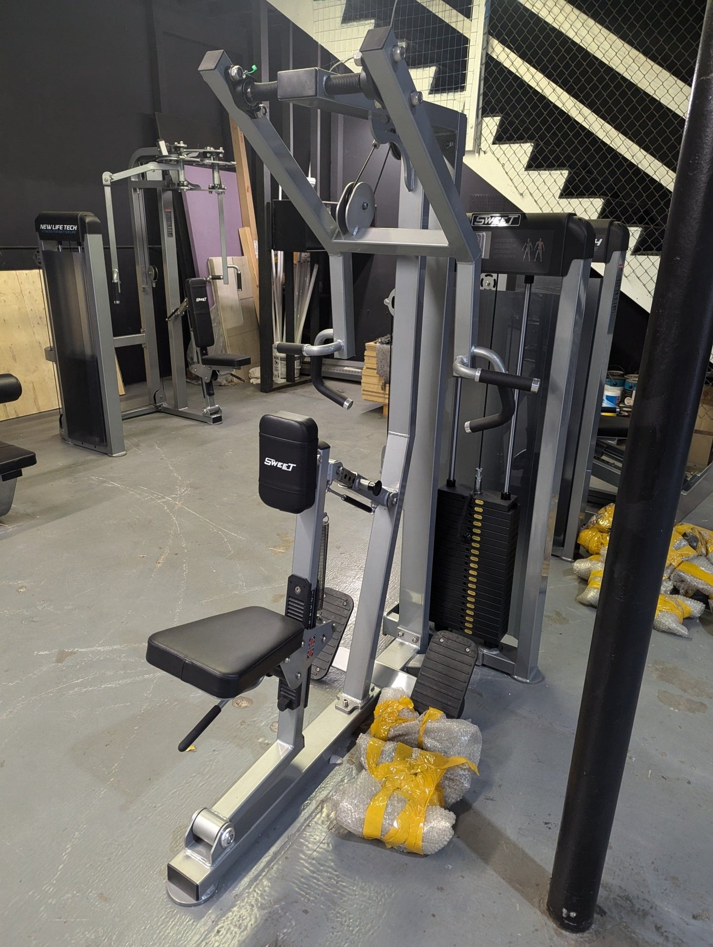 Sweet Selectorized Seated Row - Grit Grind Strength