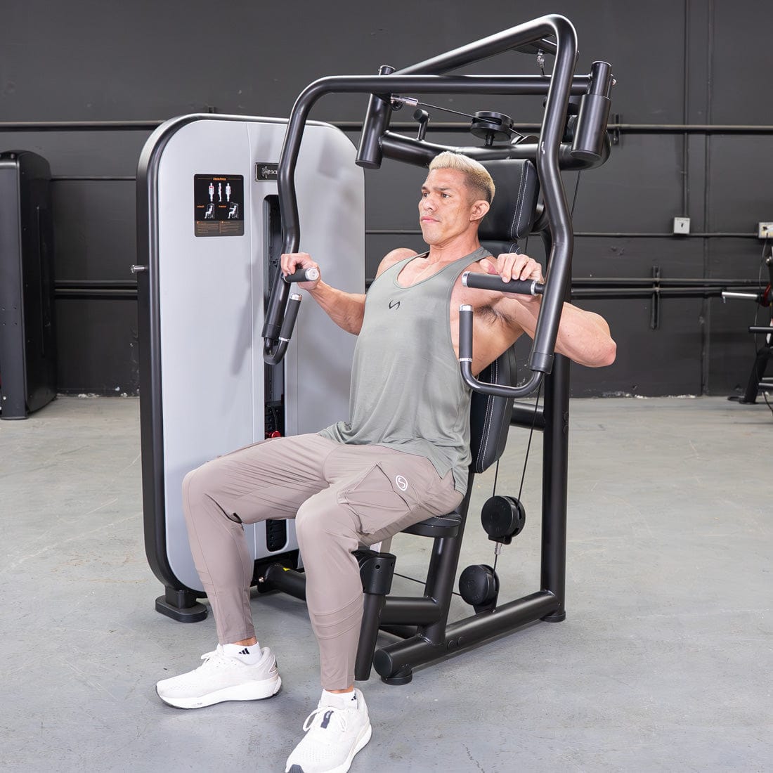 Vogue Chest Press by Muscle D Fitness – Iso - Lateral Convergent Machine - Grit Grind Strength