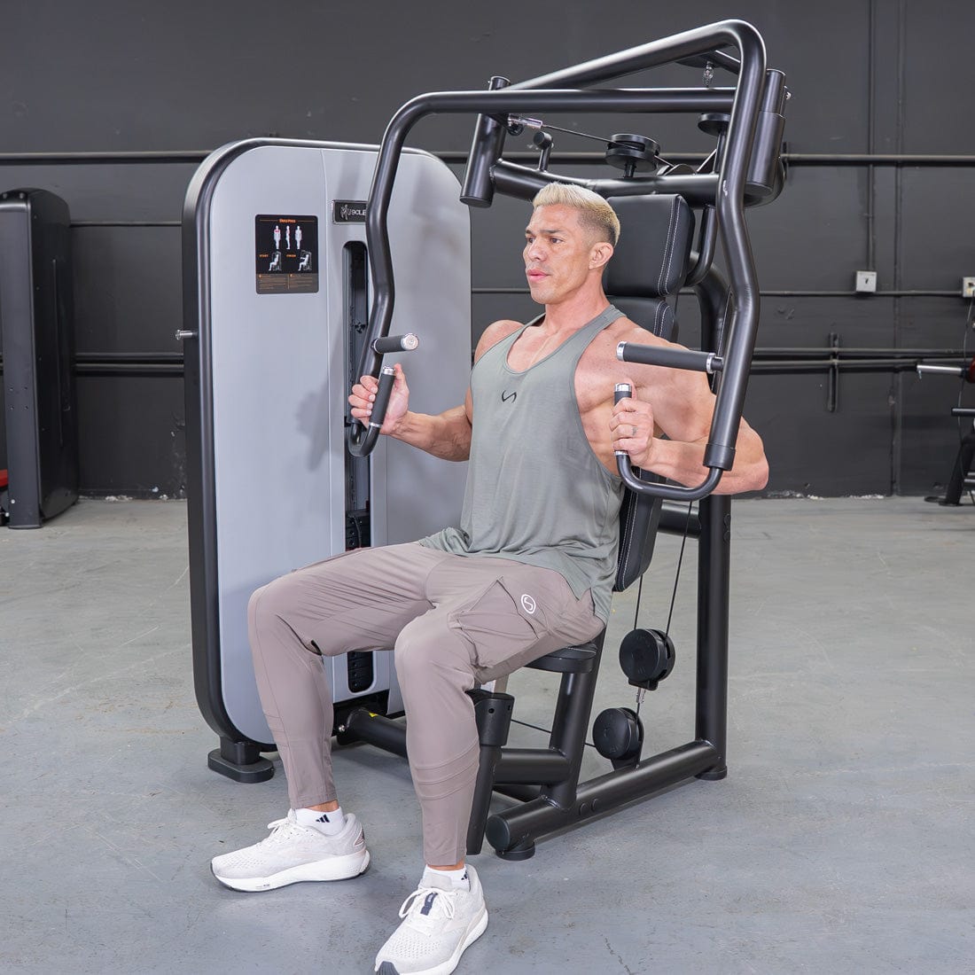 Vogue Chest Press by Muscle D Fitness – Iso - Lateral Convergent Machine - Grit Grind Strength