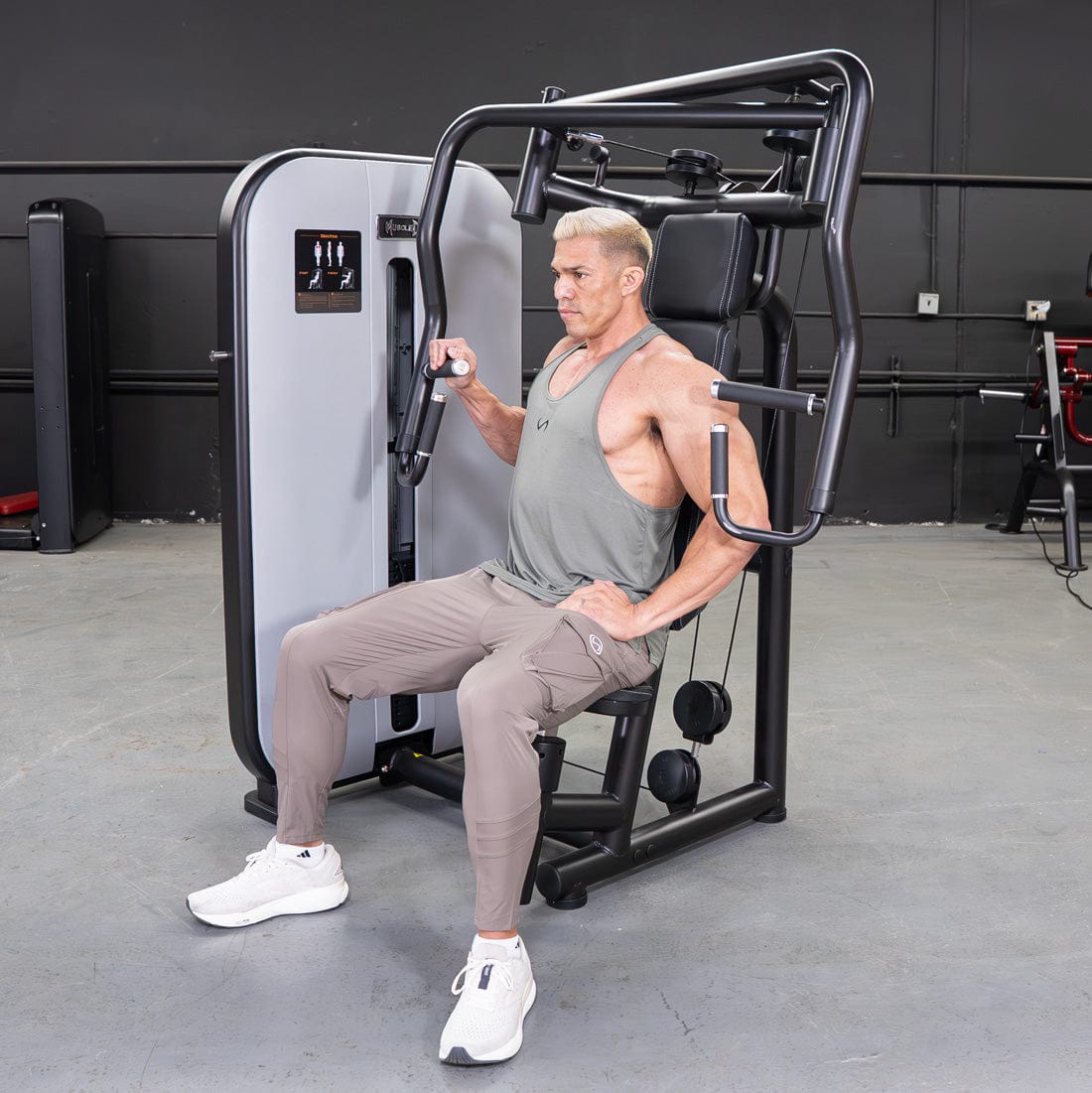 Vogue Chest Press by Muscle D Fitness – Iso - Lateral Convergent Machine - Grit Grind Strength